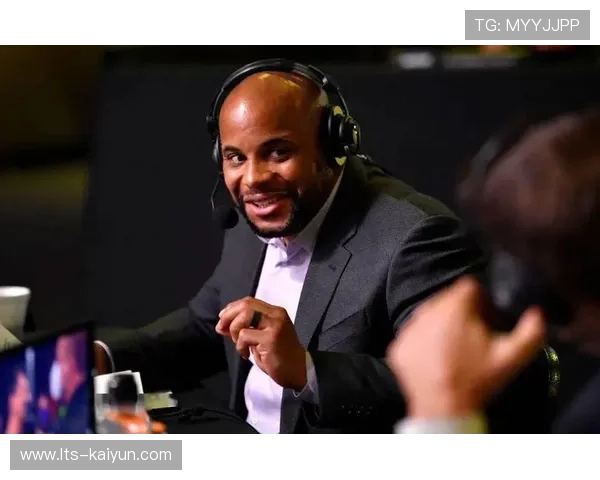 琼斯与科米尔教练对决登陆真人秀 娱乐化拓展引关注