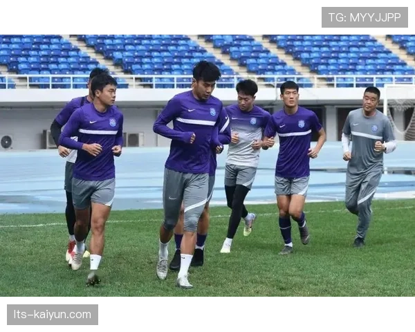 前国脚、天津津门虎助教王新欣完成职业级教练员培训班课程